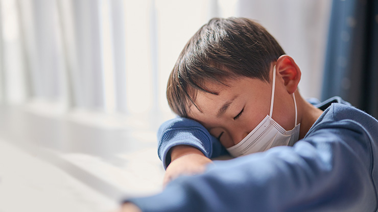 子どもの花粉アレルギー、薬を飲ませるべき？親が知っておきたいこと